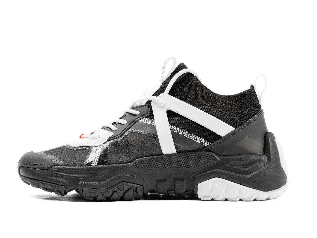 Black / White Women Palladium Off grid Lo Adventure Sneakers | US-XL8602751