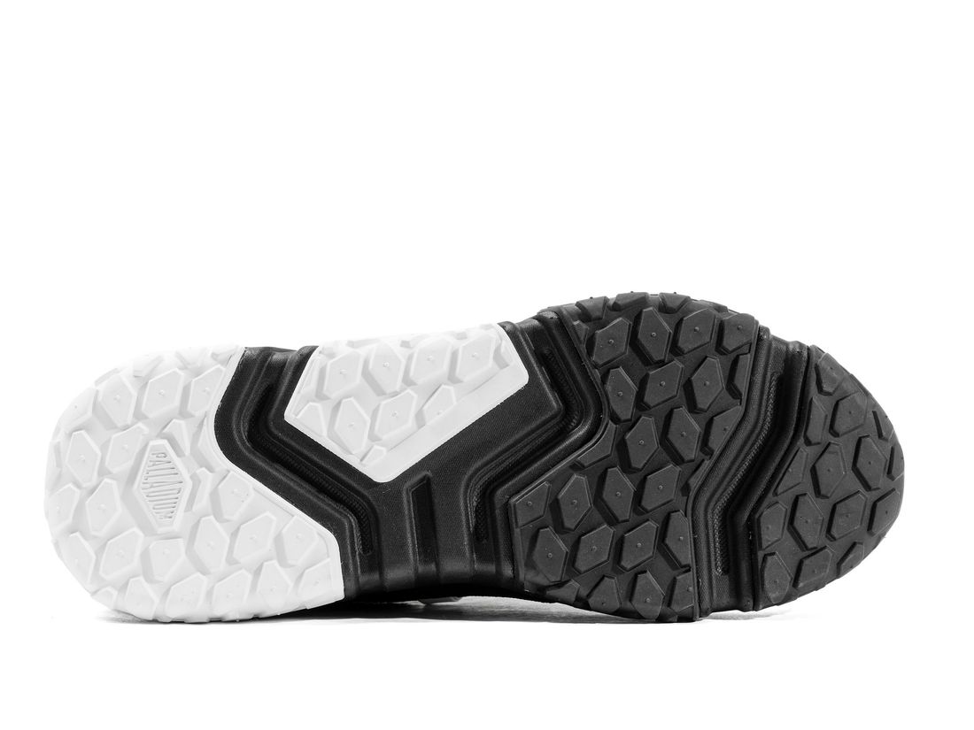 Black / White Women Palladium Off grid Lo Adventure Sneakers | US-XL8602751